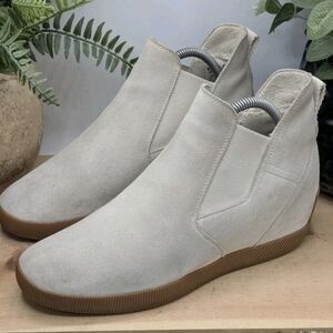 Sorel Out N About Women's Size 10.5 White Suede Boots Casual Dress